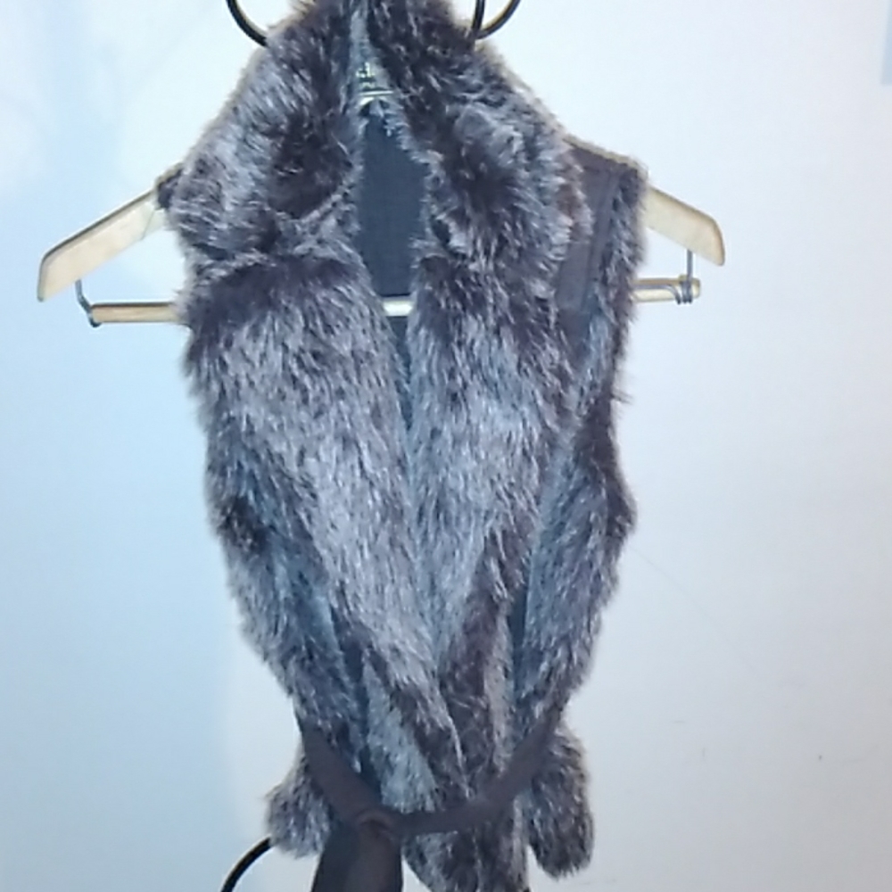 Faux fur sweater vest 💋